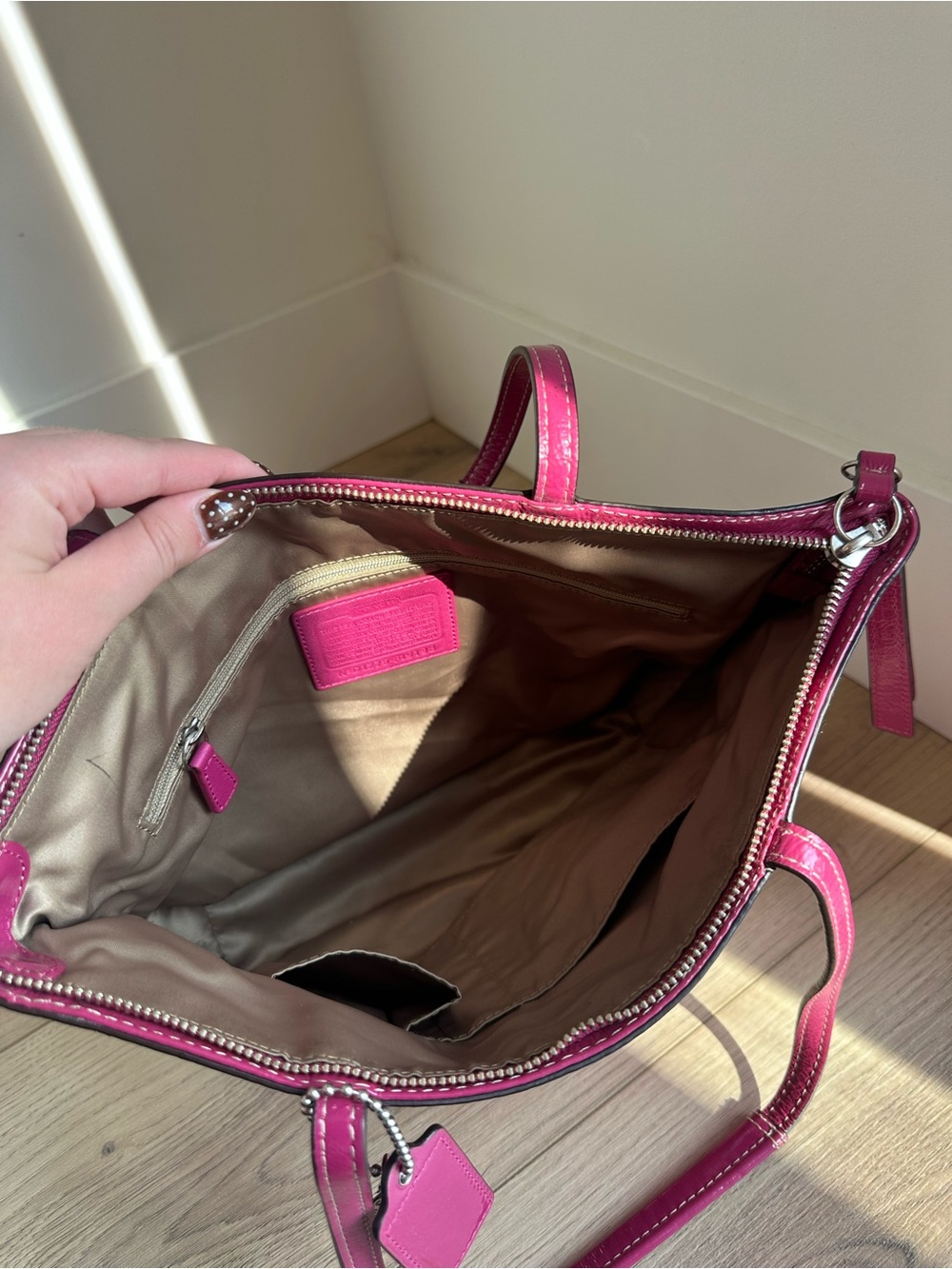 Coach F19198 Hot Pink Patent Leather Signature Tote Y2K - Picture 9 of 9